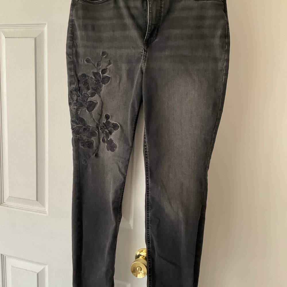 Simply Vera Vera Wang Black Skinny Jeans with Tonal Floral Embroidery
